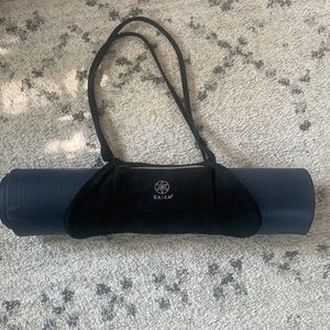 Gaiam yoga mat carrier